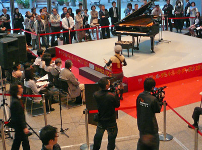 0502opening1.jpg