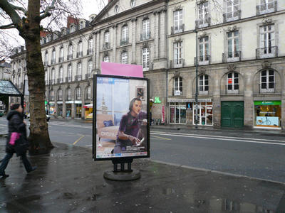 nantes_busstop.jpg