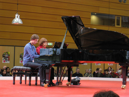 201_piano.jpg