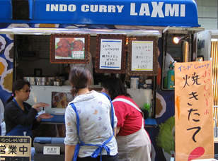 ナンは焼きたて！